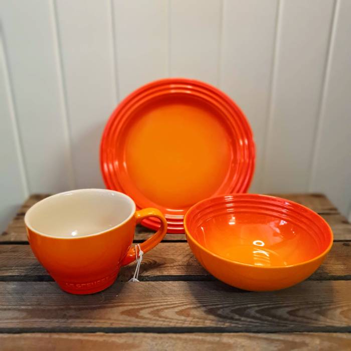 le creuset cup bowl plate volcanic