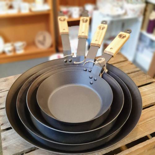 netherton-foundry-traditional-cast-spun-iron-frying-pans