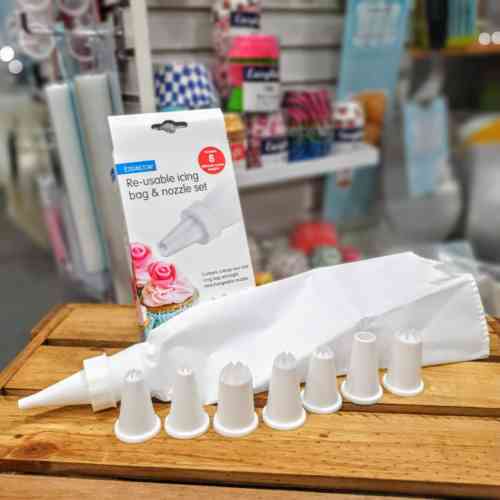 Icing bag with 8 nozzles