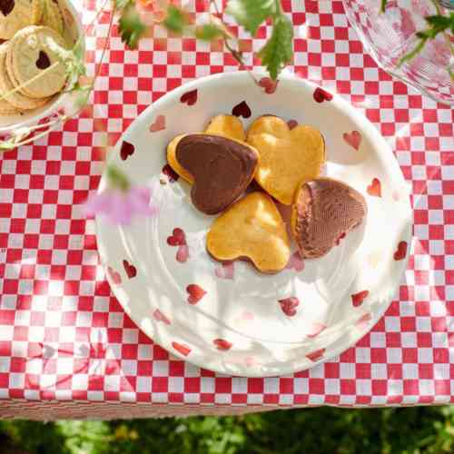 emma-bridgewater-pink-hearts-medium-pasta-bowl