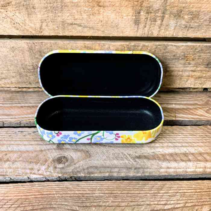 emma-bridgewater-spectacle-cases-interior