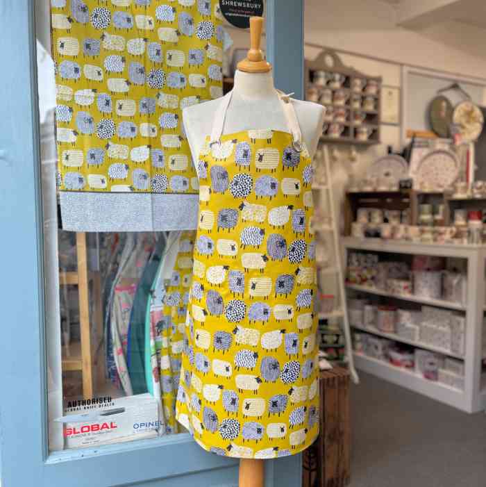 Ulster Weavers Wipeable Oilcloth PVC Apron - 3 designs - Image 2