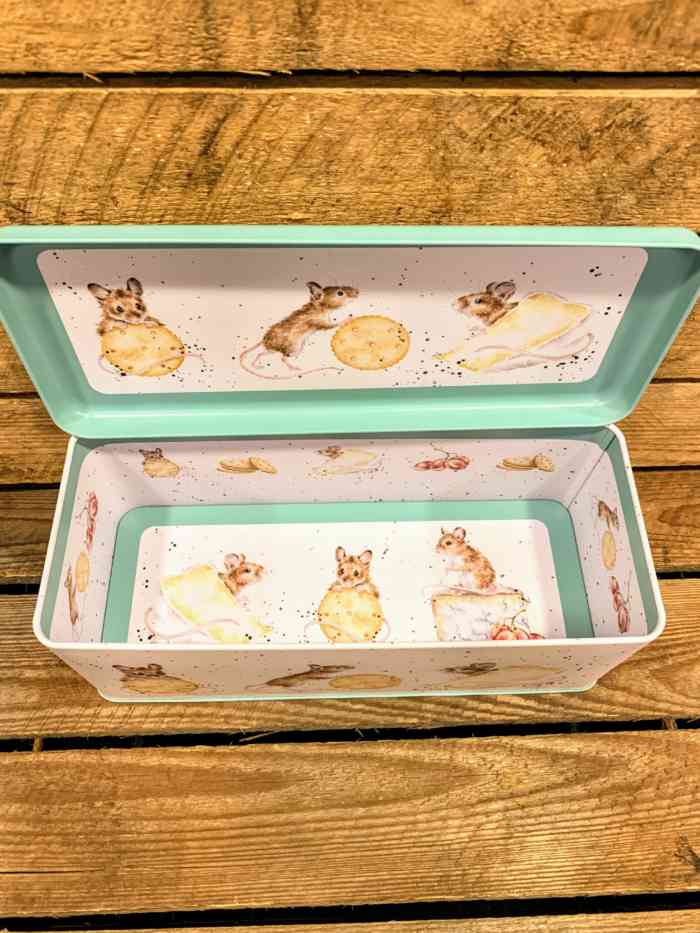 wrendale-the-country-set-tin-for-crackers-mouse-design