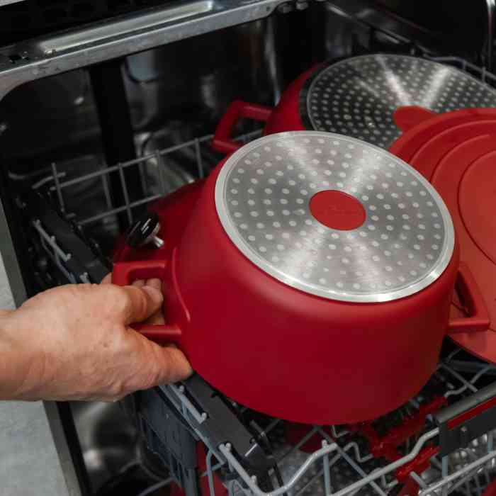 masterclass-cast-aluminium-casserole-dish-24cm-red