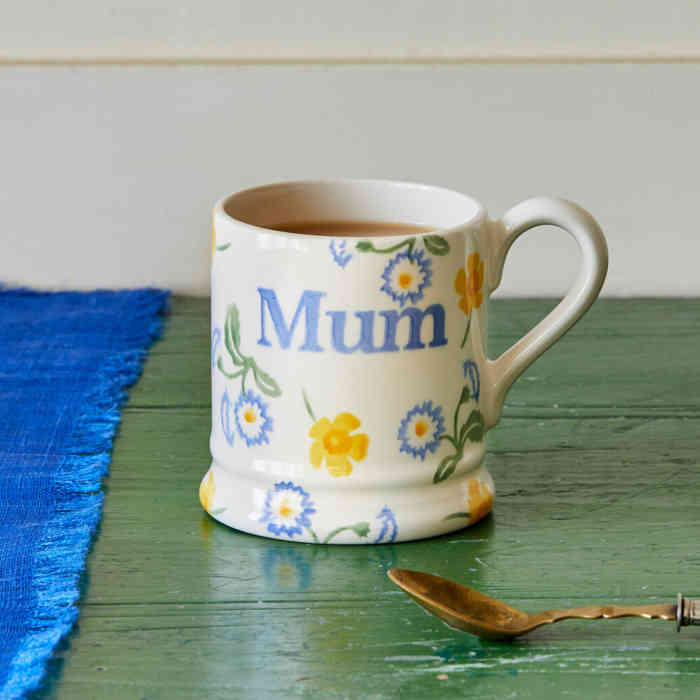 emma-bridgewater-buttercup-and-daisies-mum-half-pint-mug-1btm010002-lifestyle