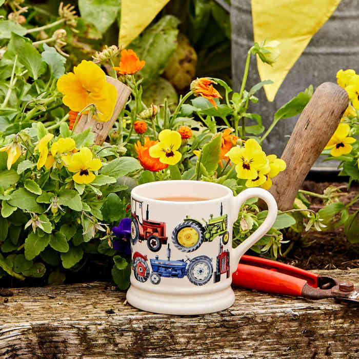 emma-bridgewater-tractors-half-pint-mug