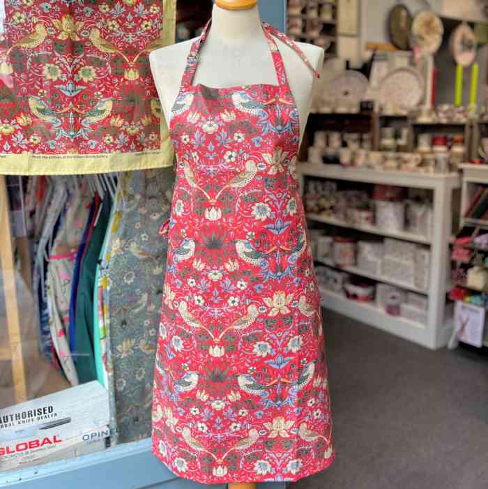 william-morris-strawberry-thief-pvc-oilcloth-halter-apron-red