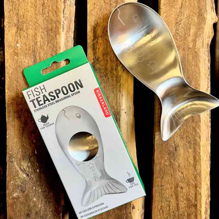kikkerland-fish-tea-measuring-spoon