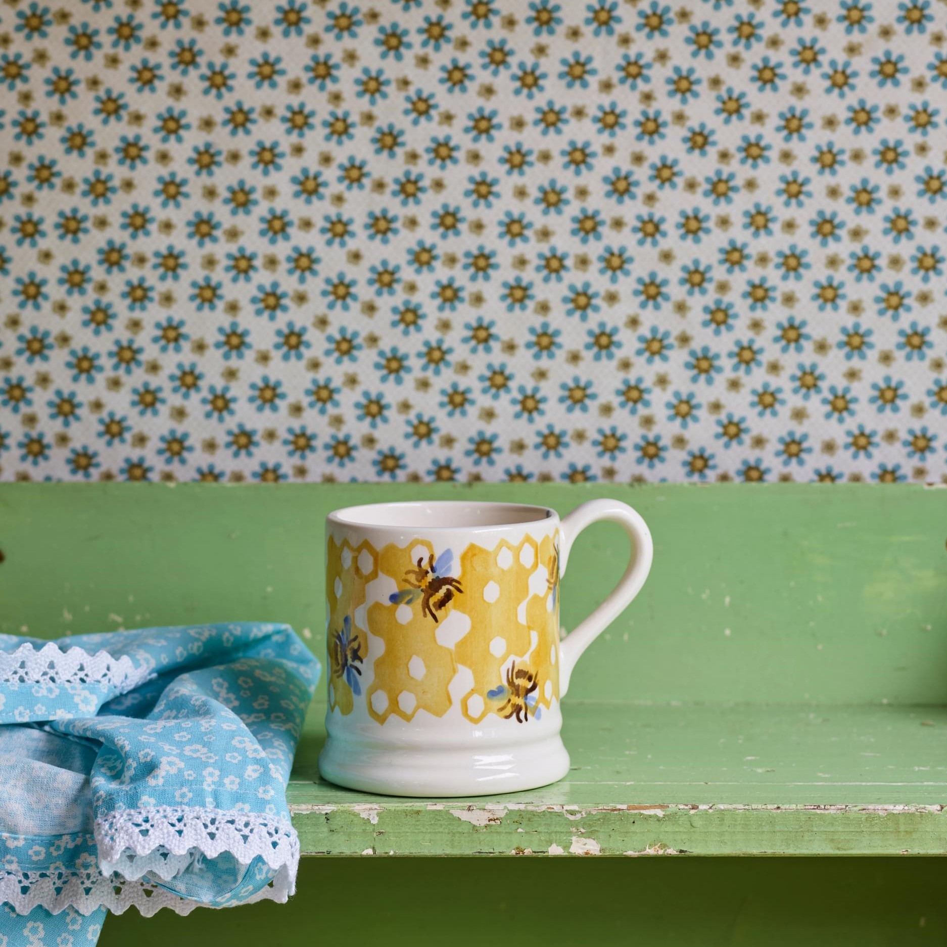 emma-bridgewater-honey-bee-half-pint-mug