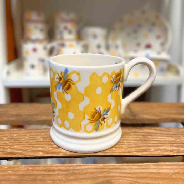 emma-bridgewater-honey-bee-half-pint-mug