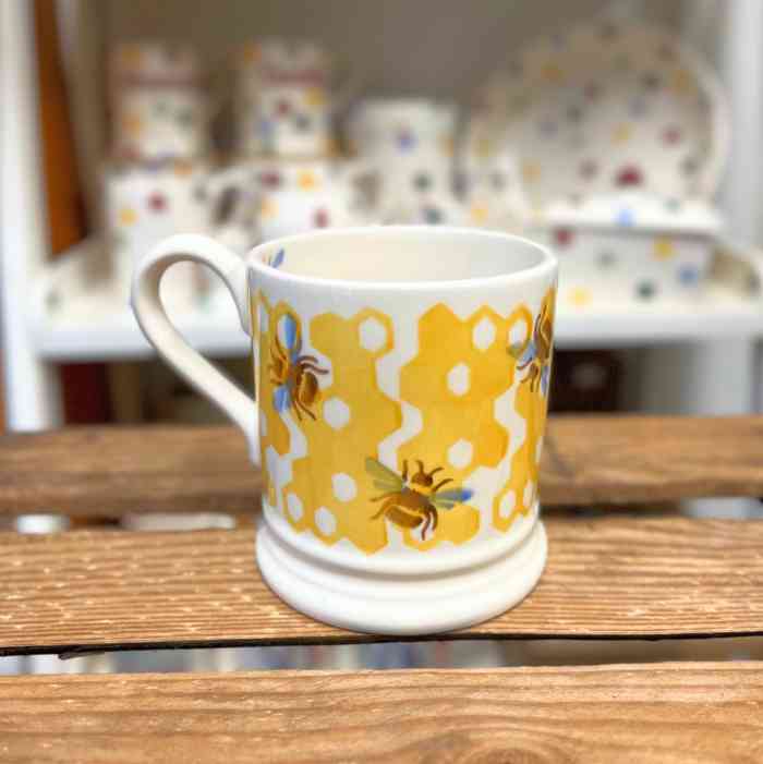 emma-bridgewater-honey-bee-half-pint-mug