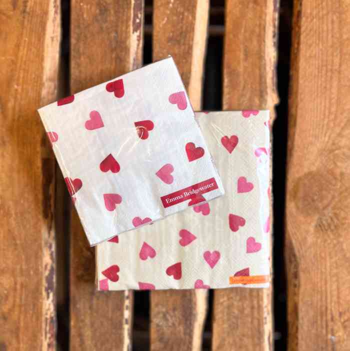 emma-bridgewater-pink-hearts-napkins-2-sizes