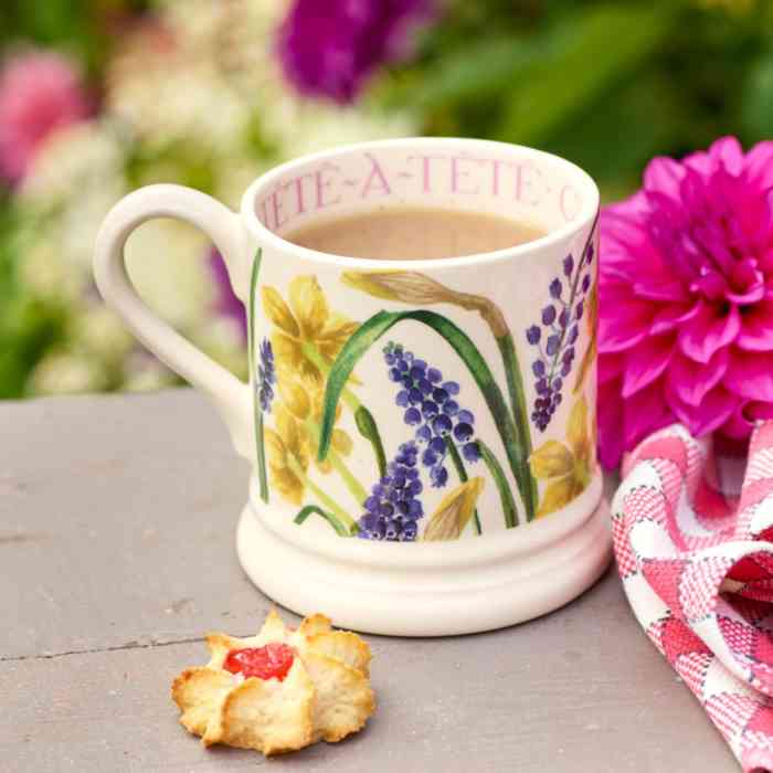 emma-bridgewater-tete-a-tete-and-grape-hyacinth-half-pint-mug