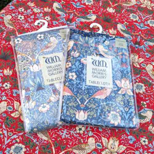 william-morris-strawberry-thief-circular-tablecloth-3-colours