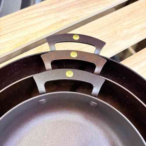 netherton-foundry-spun-iron-chefs-prospector-pans