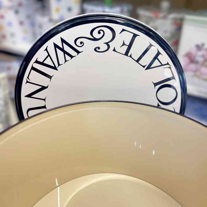 emma-bridgewater-black-toast-round-cake-storage-tins-large