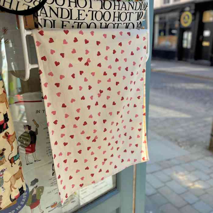 emma-bridgewater-pink-hearts-tea-towel