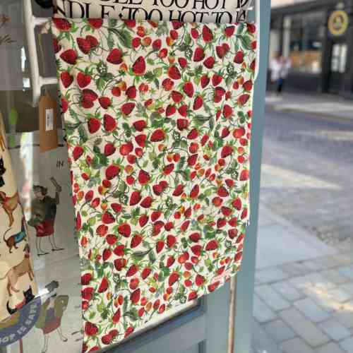 emma-bridgewater-strawberries-100-per-cent-cotton-tea-towel