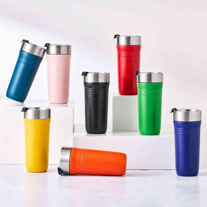 le-creuset-on-the-go-travel-mug-lifestyle