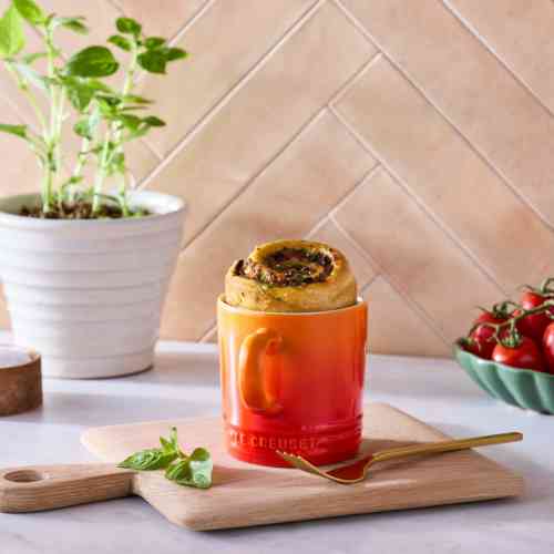 le-creuset-stoneware-mug-350ml-volcanic-lifestyle