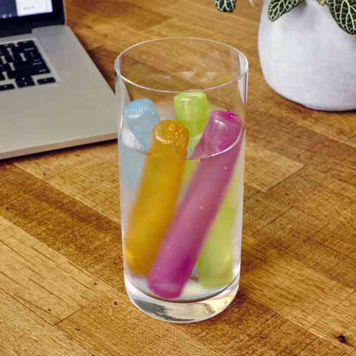 Kikkerland Reusable Ice Sticks – Pack of 8 - Image 2