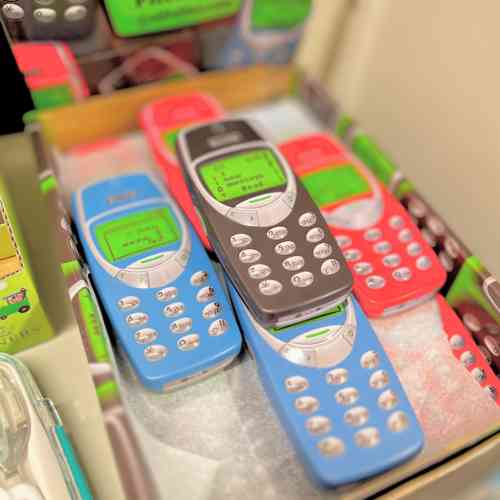 retro-mobile-phone-tin-3-colours