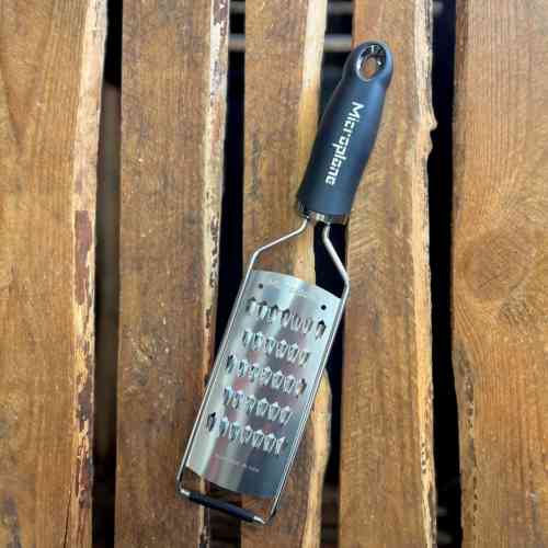 microplane-gourmet-fine-julienne-grater