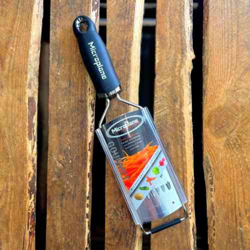 microplane-gourmet-fine-julienne-grater