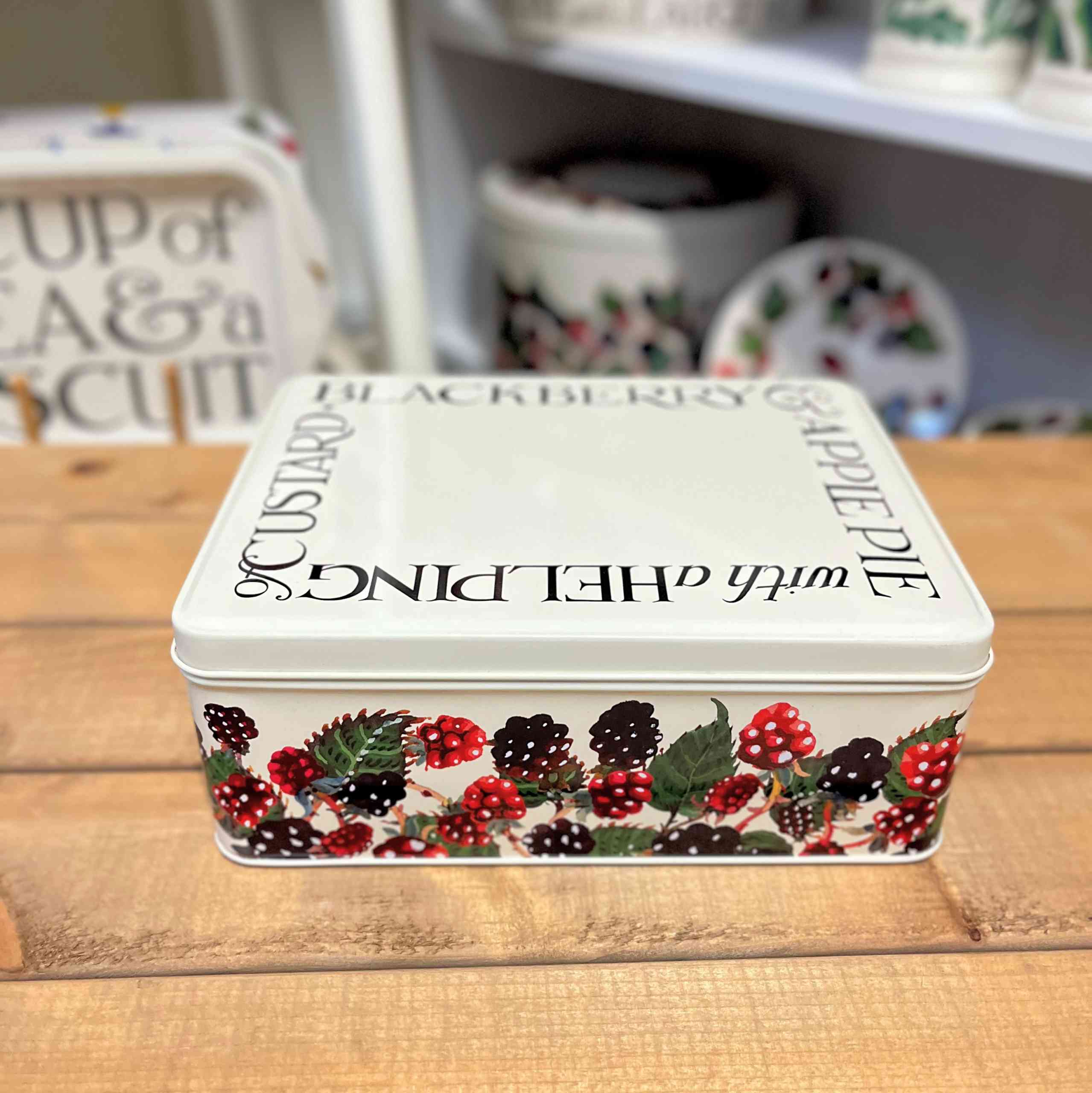 Emma Bridgewater Blackberry Medium Shallow Tin