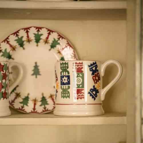 emma-bridgewater-christmas-crackers-half-pint-mug