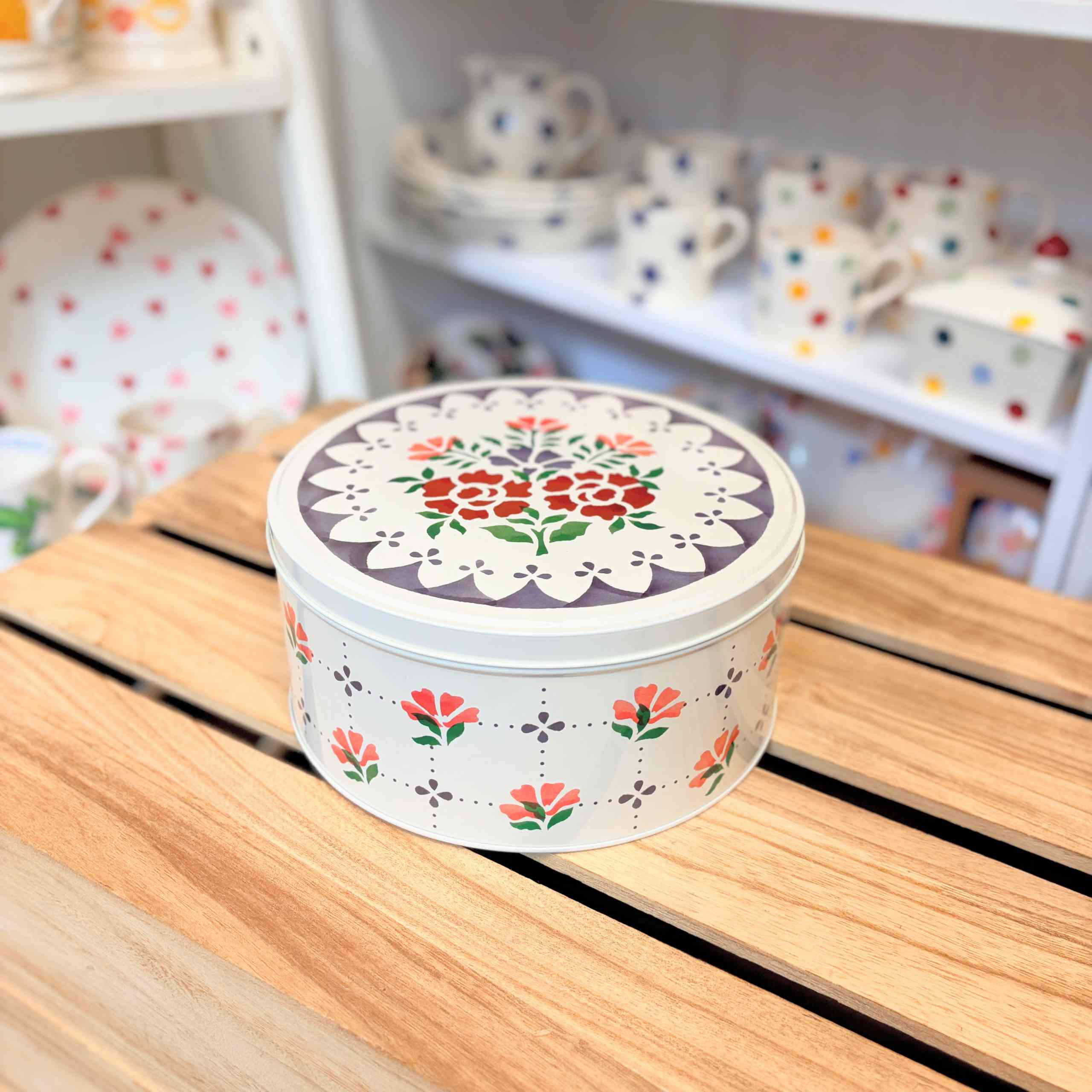 emma-bridgewater-antique-roses-round-cake-storage-tins