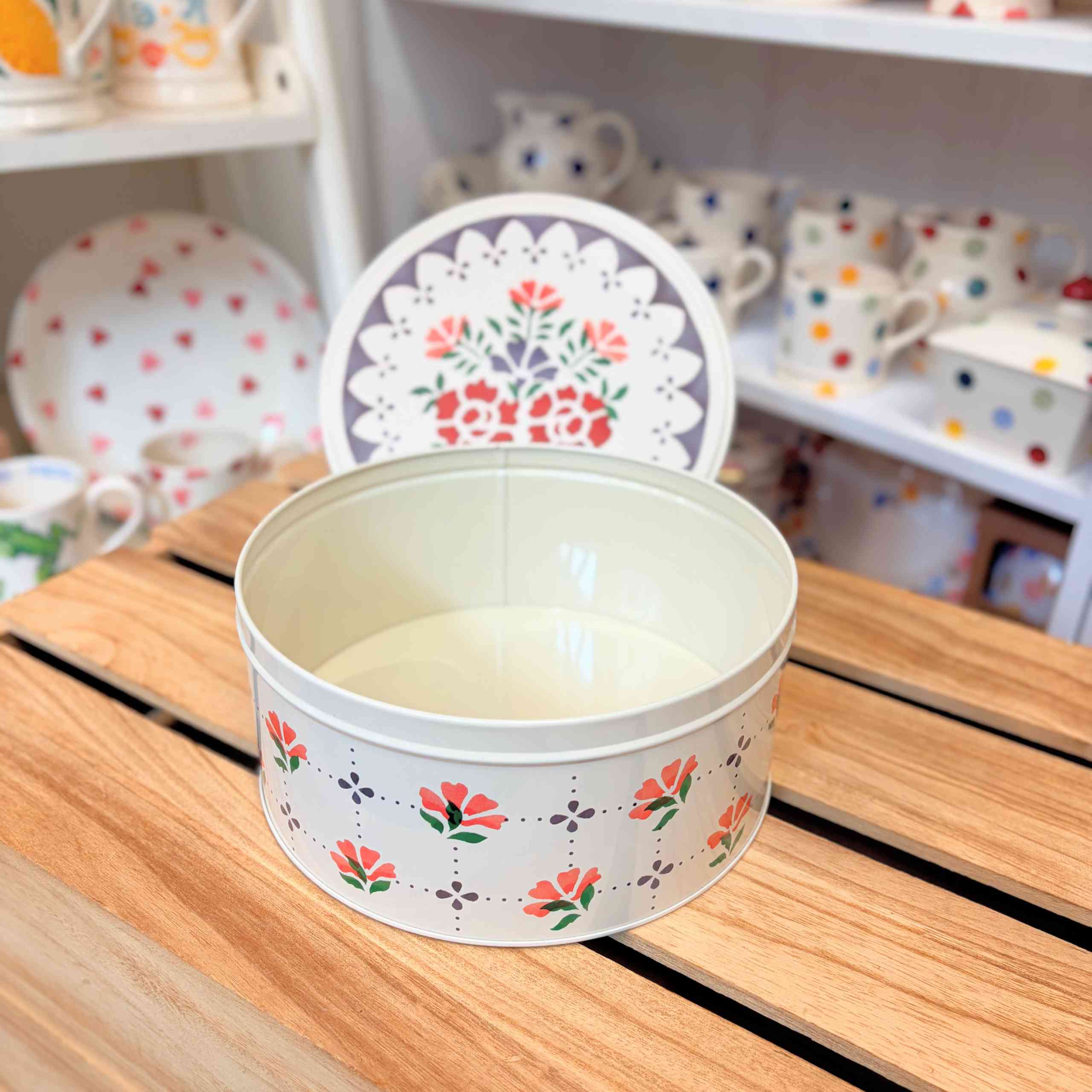 emma-bridgewater-antique-roses-round-cake-storage-tins