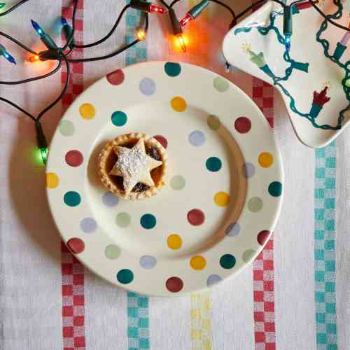 emma-bridgewater-polka-dot-8-5-inch-medium-dinner-plate